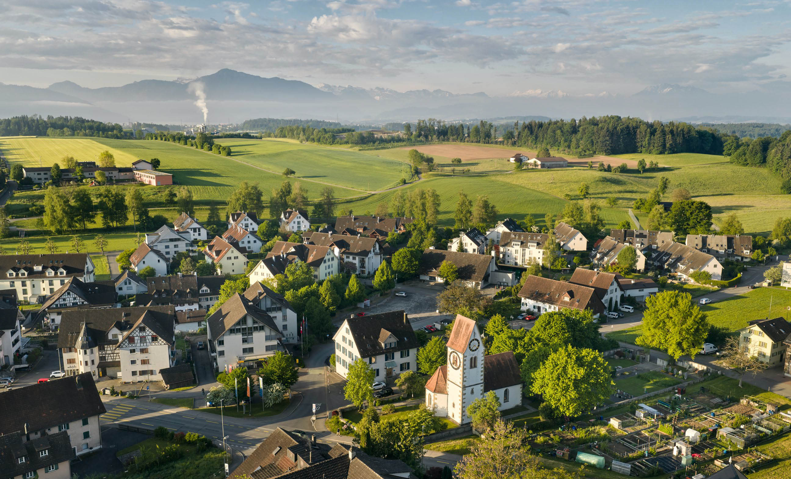 Luftaufnahme der Dorfmitte Knonau